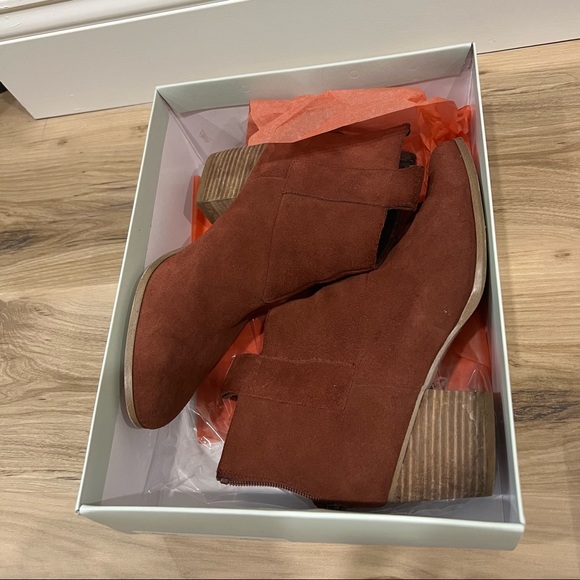 🔴 SOLD 🔴 SOCIETY OSKAR MARSALA COW SUEDE ANKLE BOOTS SHOES 8.5 EUC - Picture 2 of 10
